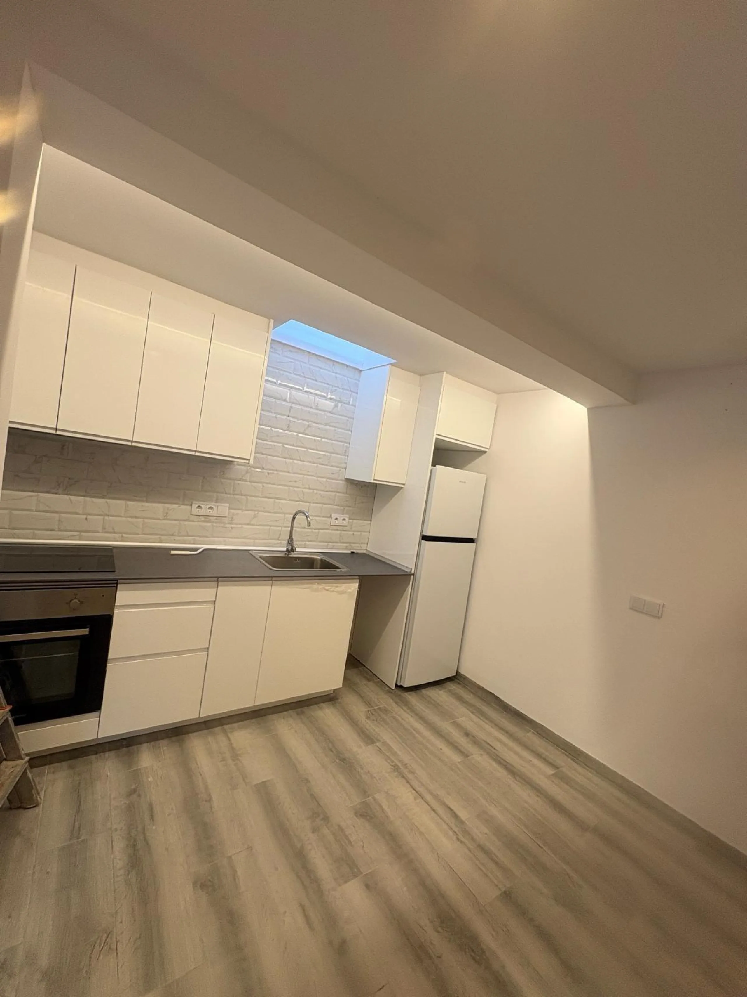 Corner townhouse with southwest orientation just 1.6 km from the sea