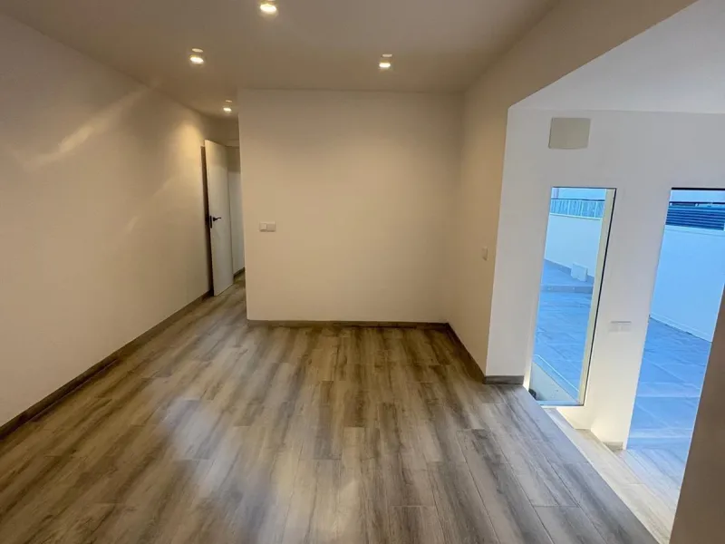 Corner townhouse with southwest orientation just 1.6 km from the sea