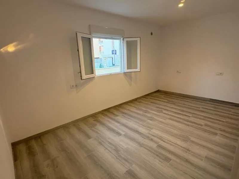 Corner townhouse with southwest orientation just 1.6 km from the sea