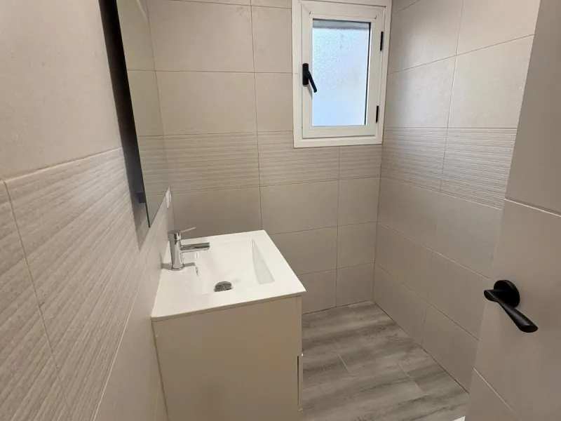 Corner townhouse with southwest orientation just 1.6 km from the sea