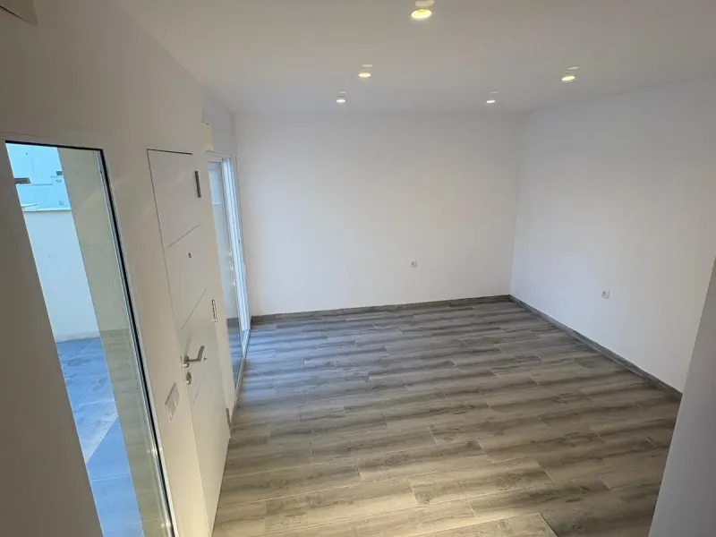 Corner townhouse with southwest orientation just 1.6 km from the sea