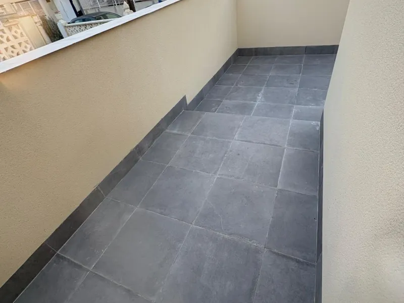 Corner townhouse with southwest orientation just 1.6 km from the sea