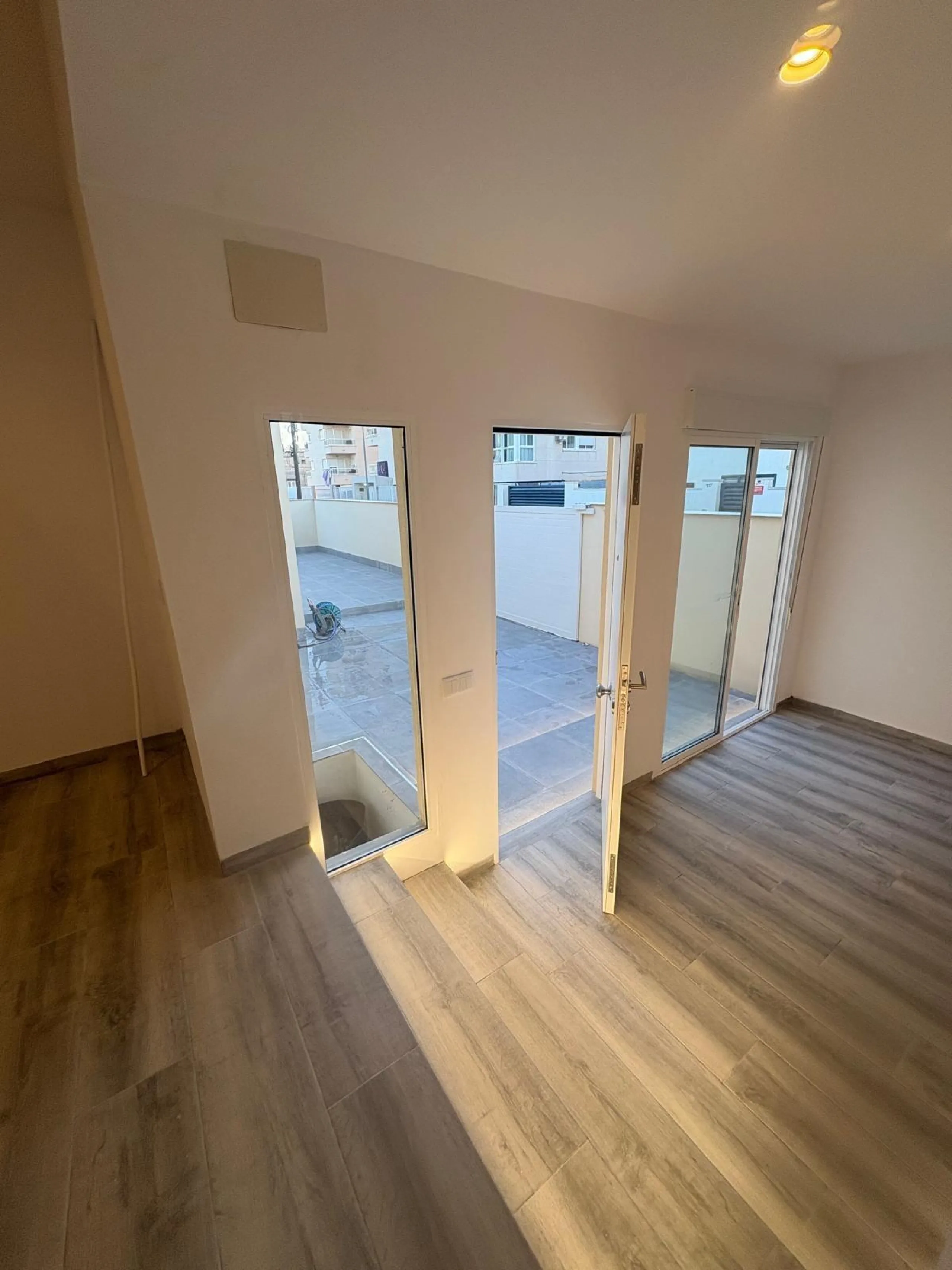 Corner townhouse with southwest orientation just 1.6 km from the sea