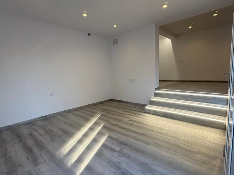 Corner townhouse with southwest orientation just 1.6 km from the sea