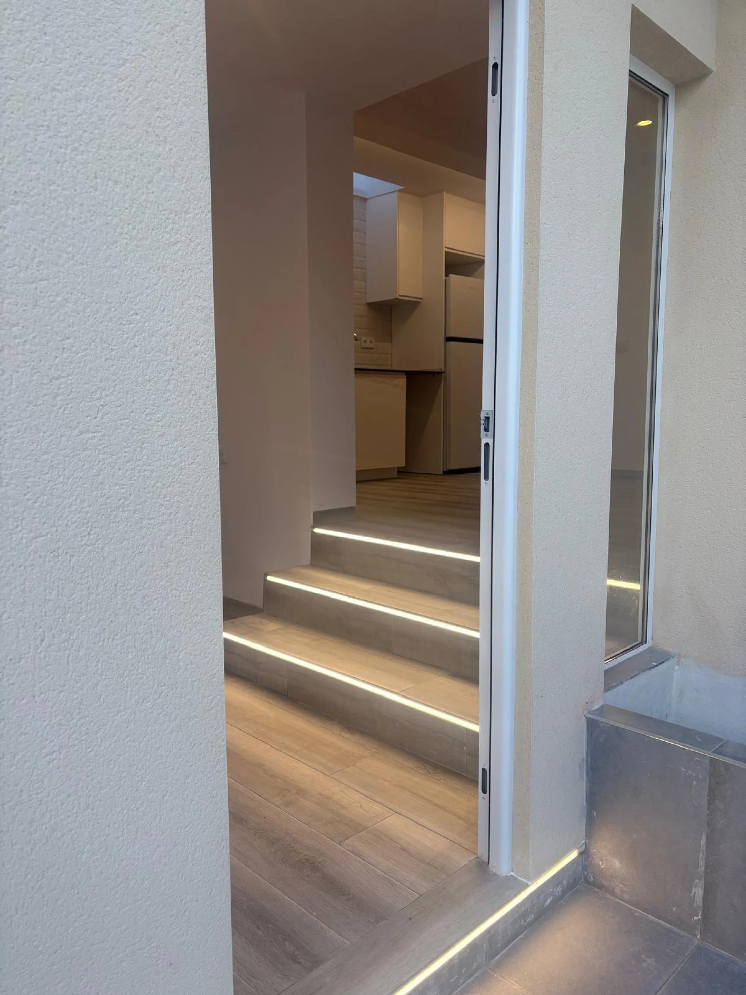 Corner townhouse with southwest orientation just 1.6 km from the sea