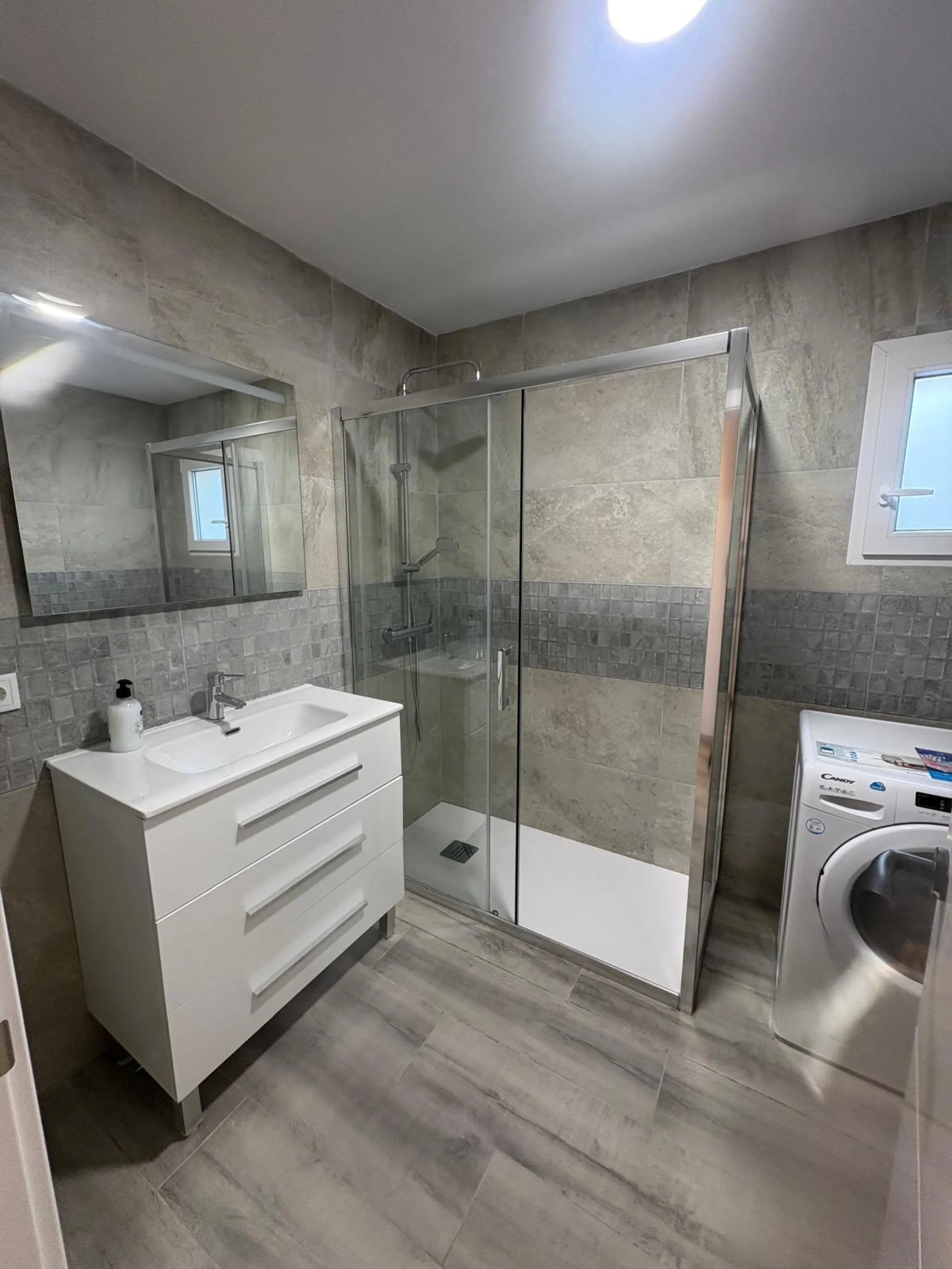 Corner townhouse with southwest orientation just 1.6 km from the sea