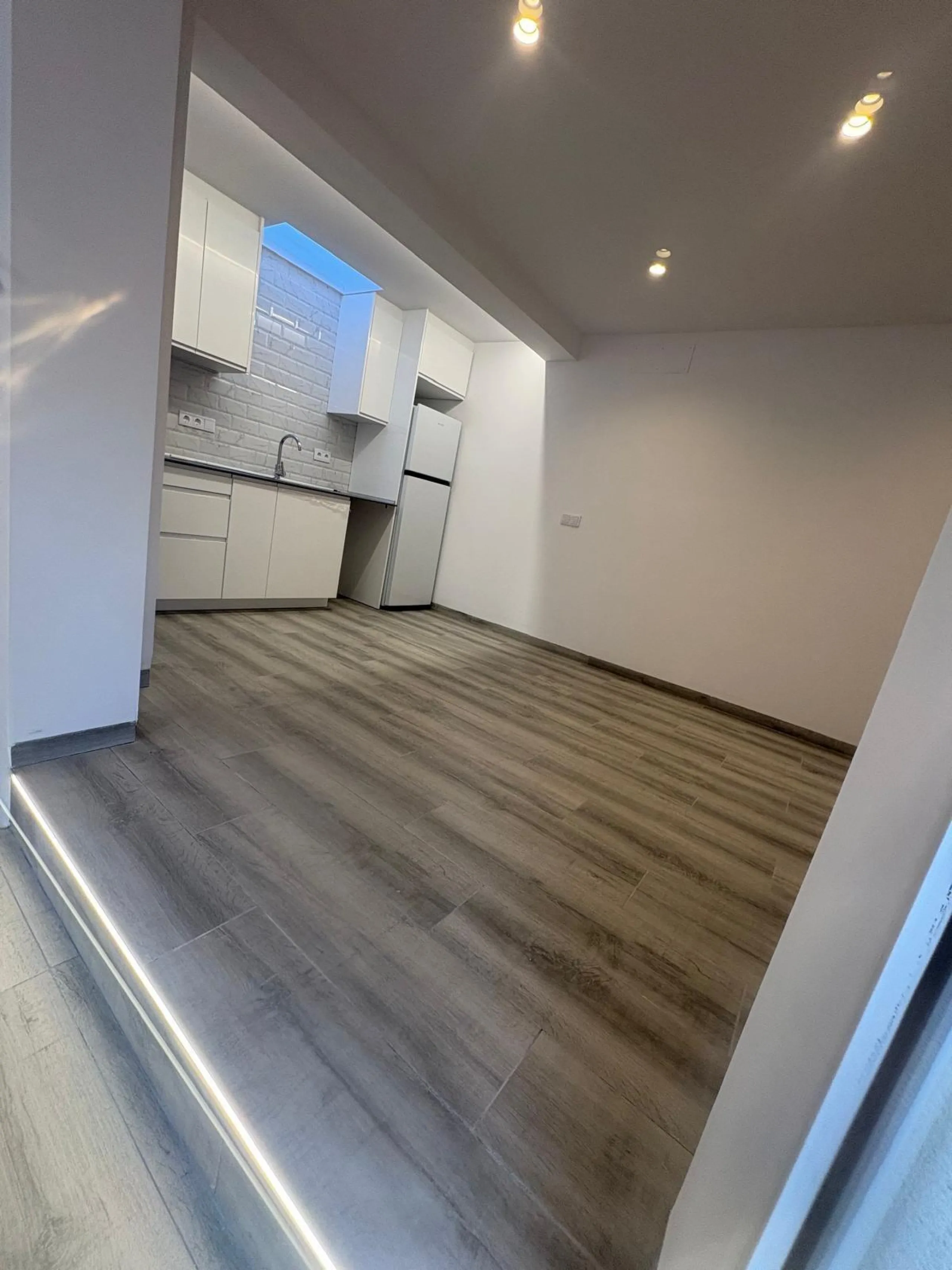 Corner townhouse with southwest orientation just 1.6 km from the sea