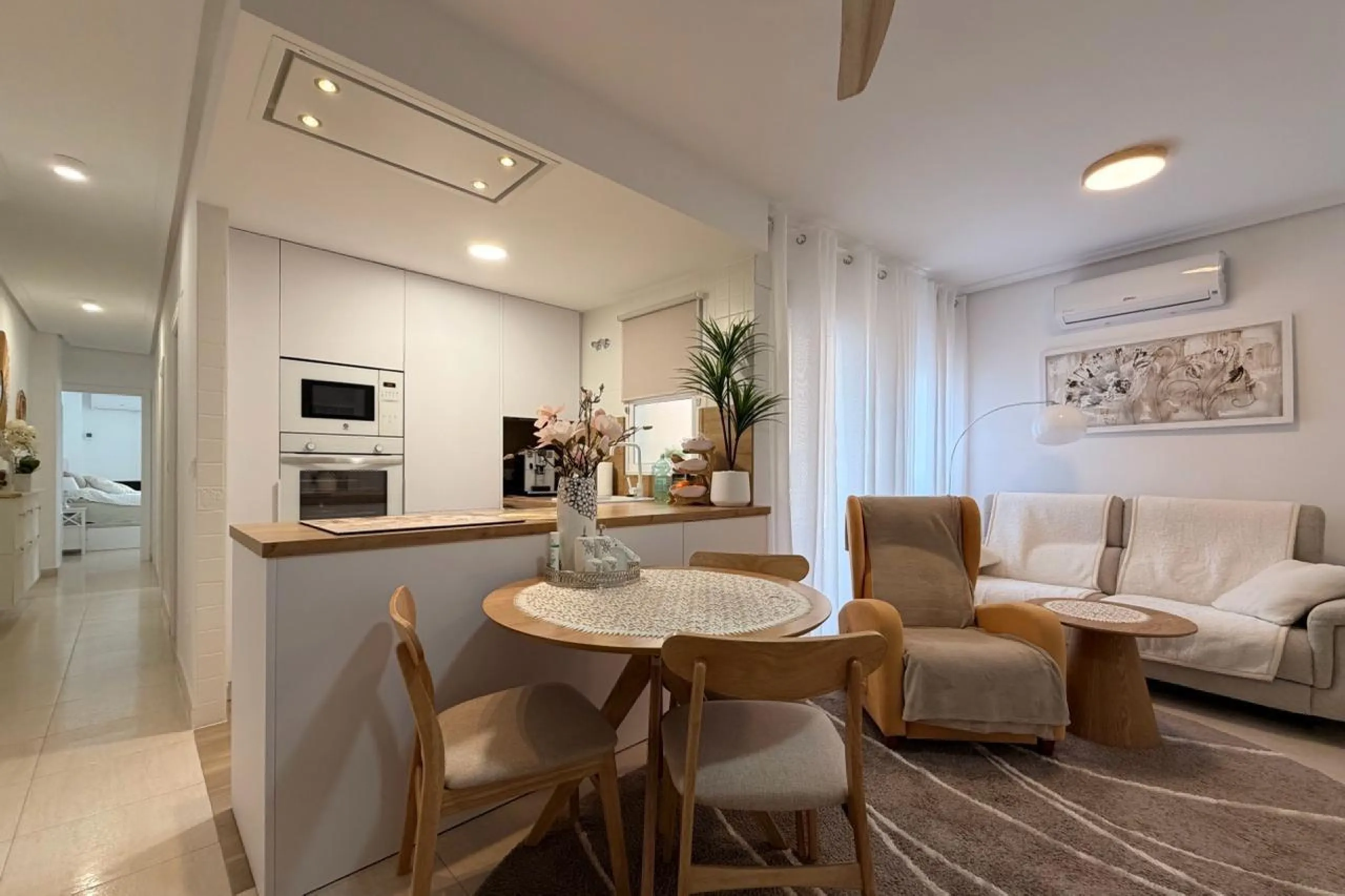 REFORMED APARTMENT WITH TWO BALCONIES