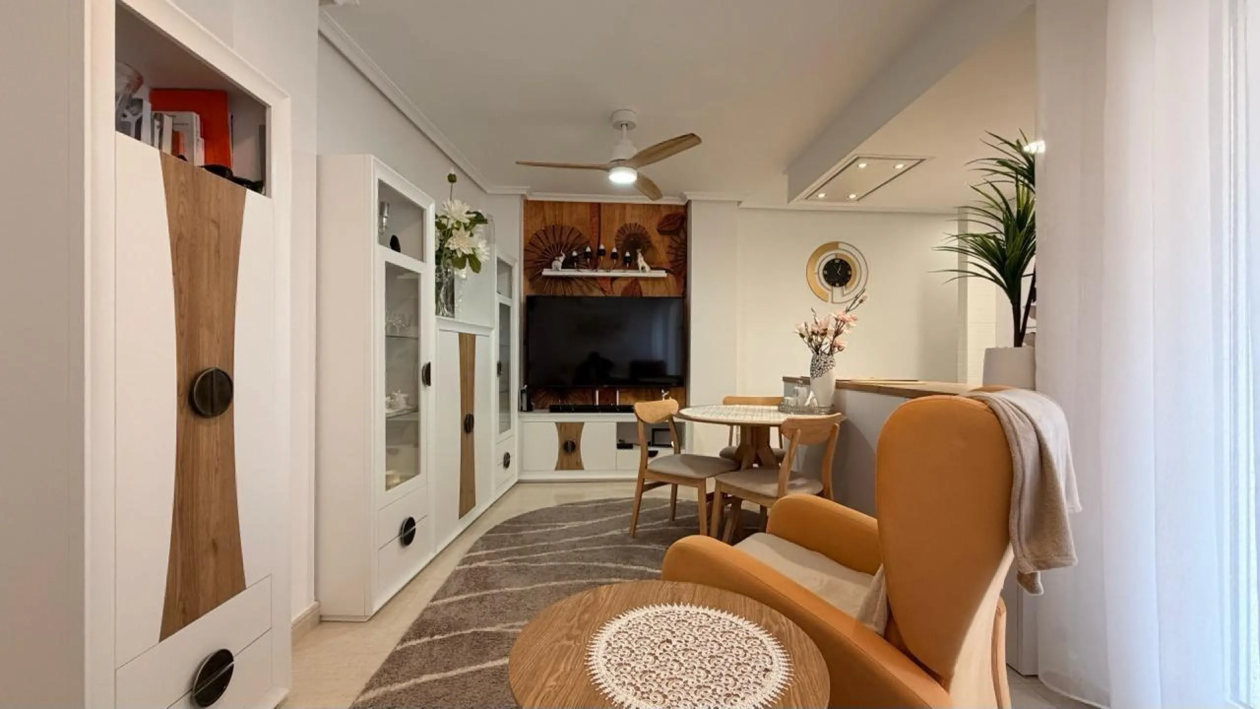 REFORMED APARTMENT WITH TWO BALCONIES