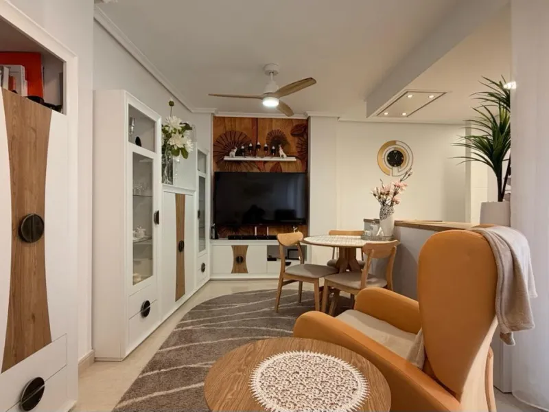 REFORMED APARTMENT WITH TWO BALCONIES