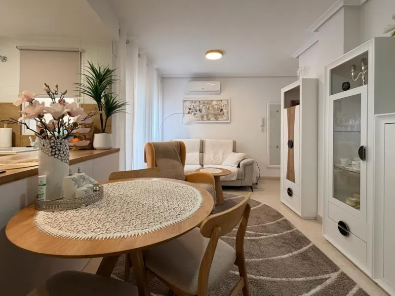 REFORMED APARTMENT WITH TWO BALCONIES