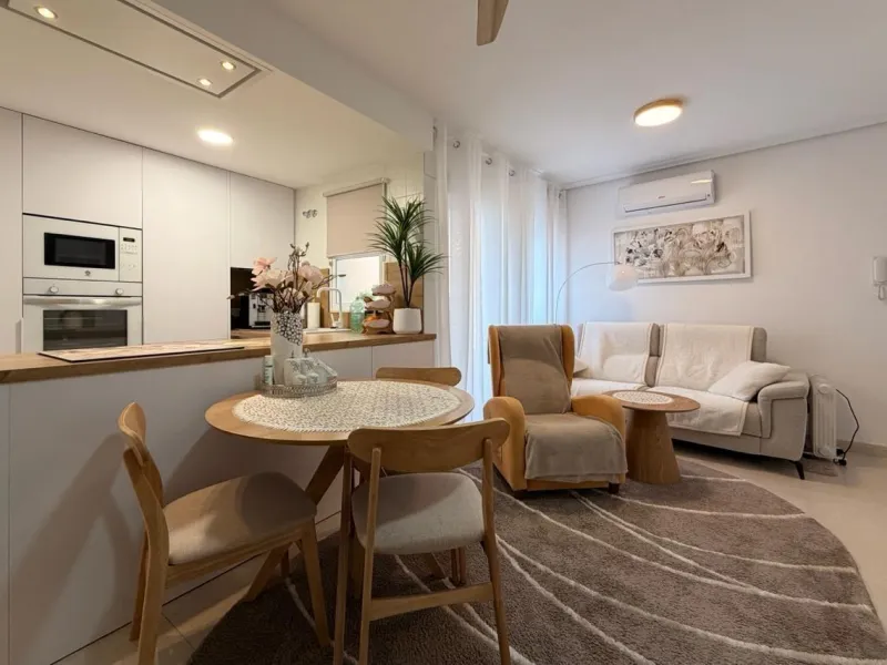 REFORMED APARTMENT WITH TWO BALCONIES