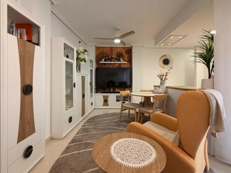 REFORMED APARTMENT WITH TWO BALCONIES
