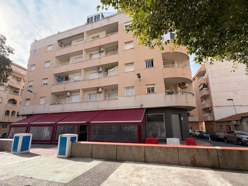 REFORMED APARTMENT WITH TWO BALCONIES