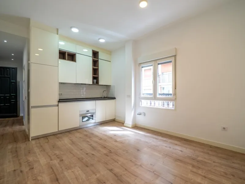 PISO REFORMADO A ESTRENAR CON ALTOS TECHOS EN IMPERIAL, MADRID