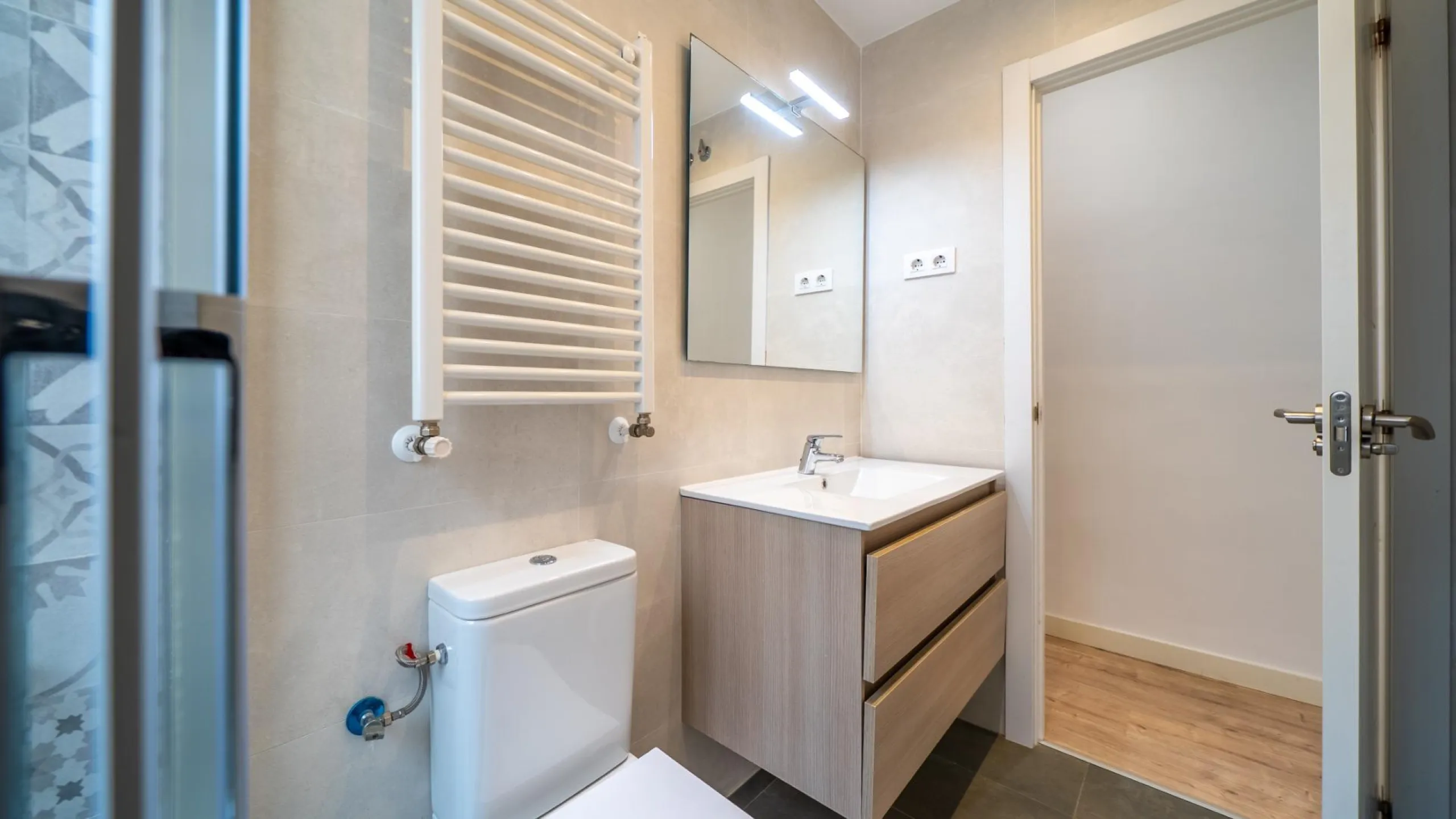 FULLY RENOVATED APARTMENT IN PALACIO, MADRID