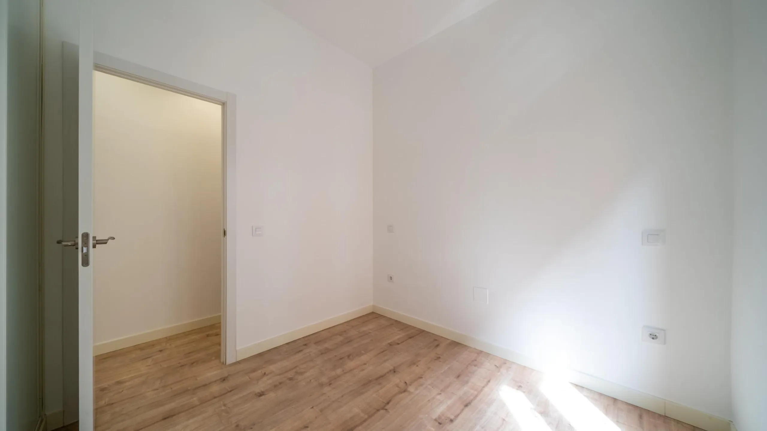 FULLY RENOVATED APARTMENT IN PALACIO, MADRID