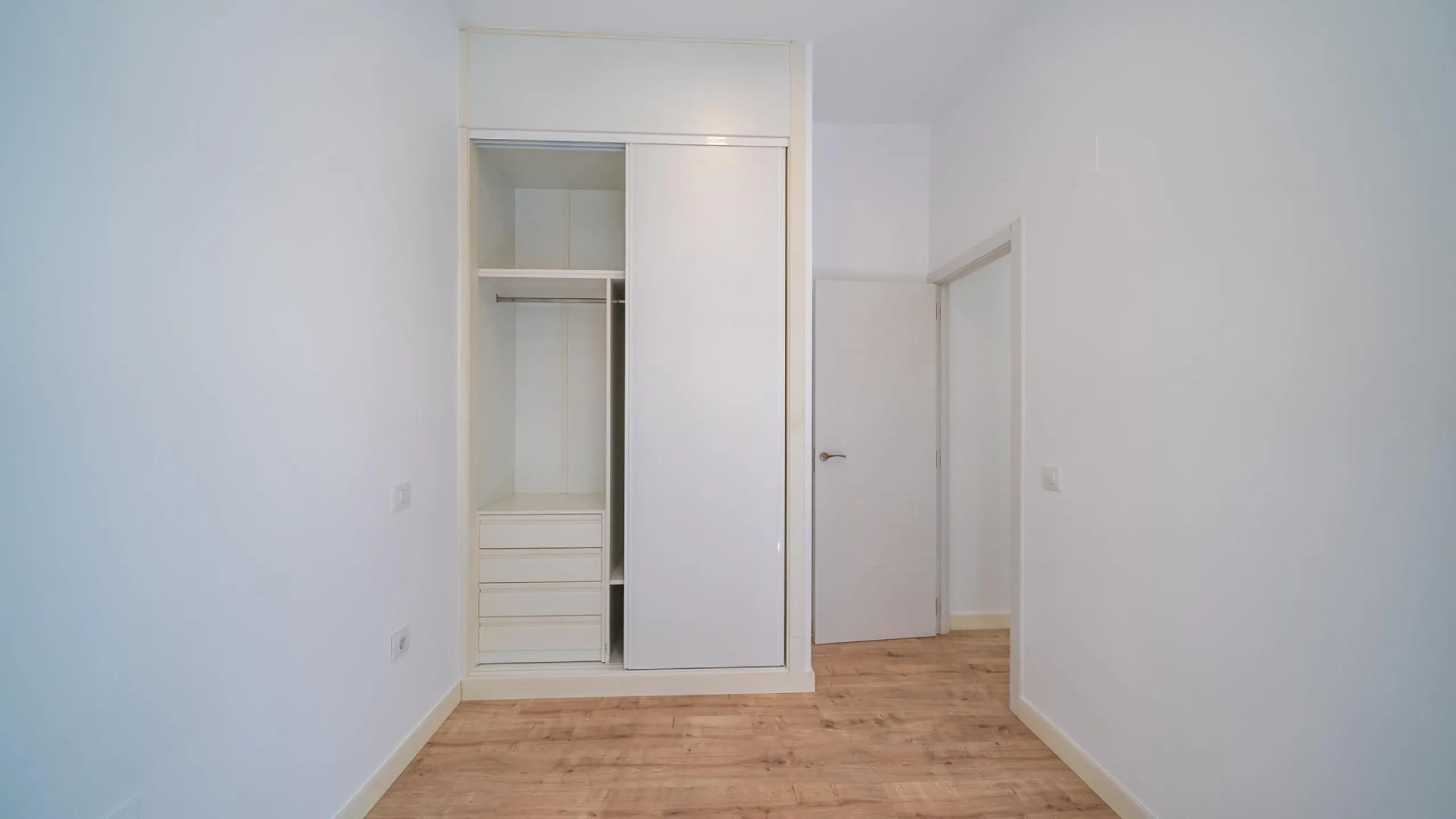 FULLY RENOVATED APARTMENT IN PALACIO, MADRID