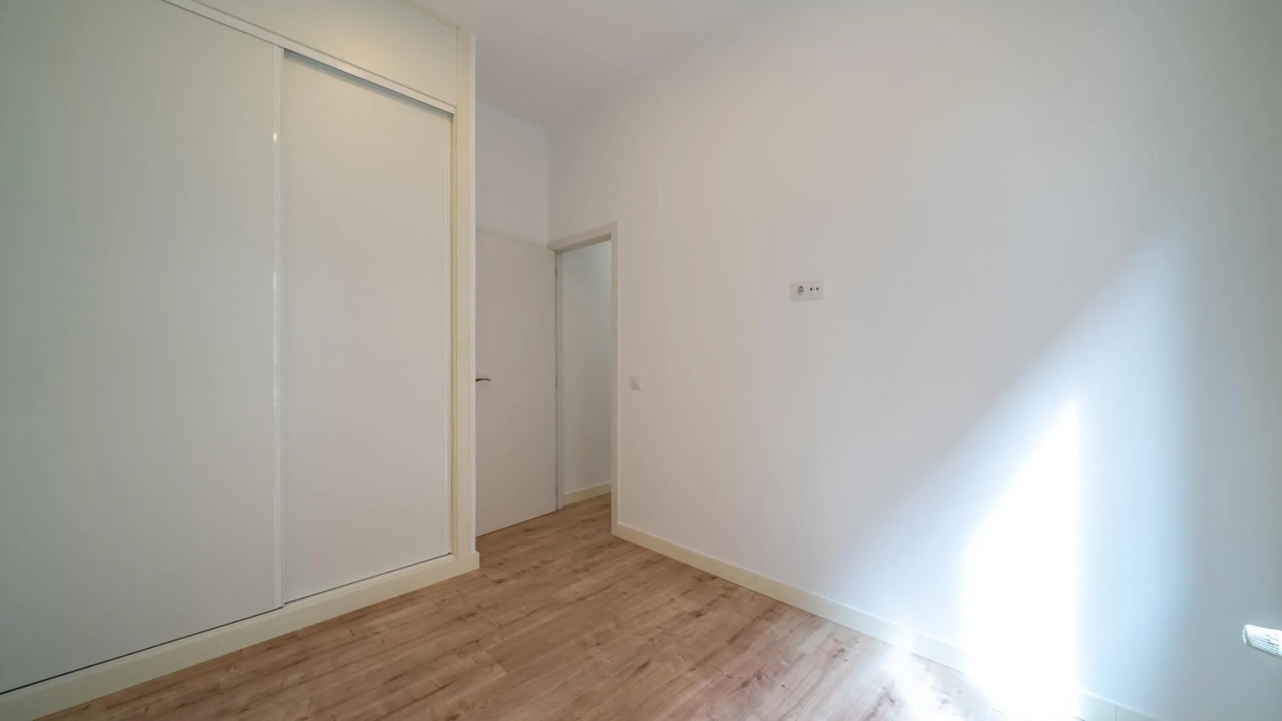 FULLY RENOVATED APARTMENT IN PALACIO, MADRID