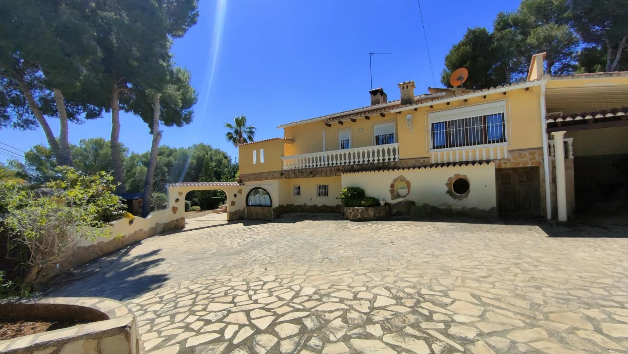 🌿☀️ Encantadora villa independiente en Moraira – amplitud, calidez y estilo mediterráneo ☀️🌿