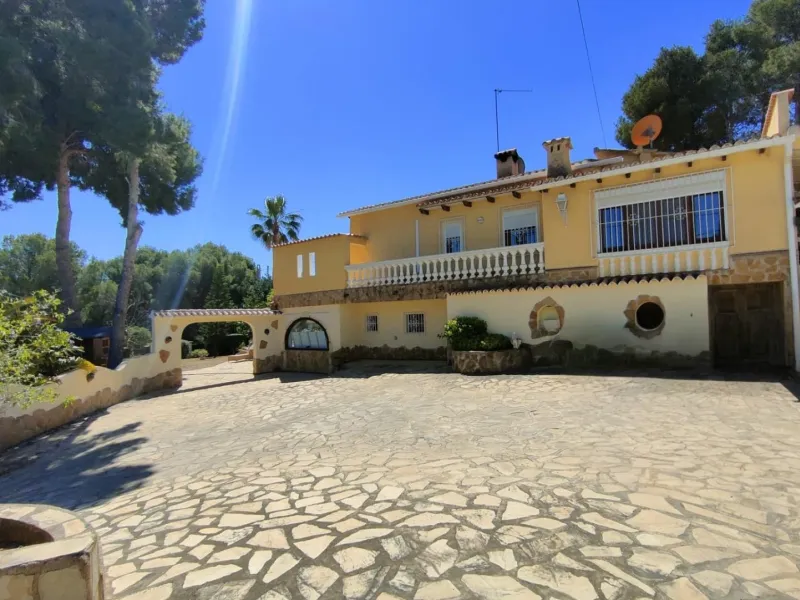 🌿☀️ Encantadora villa independiente en Moraira – amplitud, calidez y estilo mediterráneo ☀️🌿