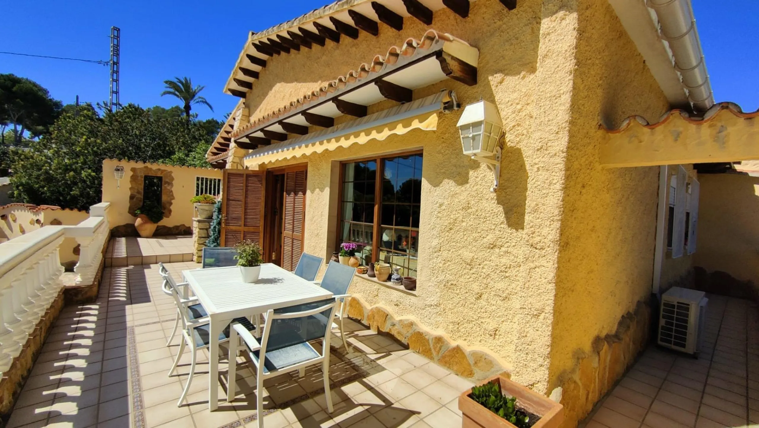🌿☀️ Encantadora villa independiente en Moraira – amplitud, calidez y estilo mediterráneo ☀️🌿