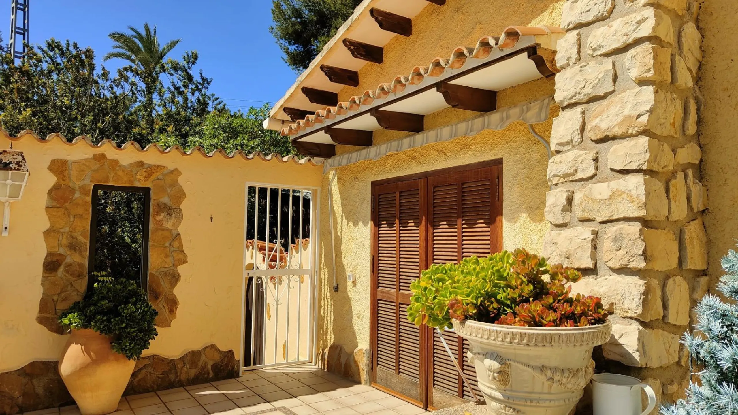 🌿☀️ Encantadora villa independiente en Moraira – amplitud, calidez y estilo mediterráneo ☀️🌿