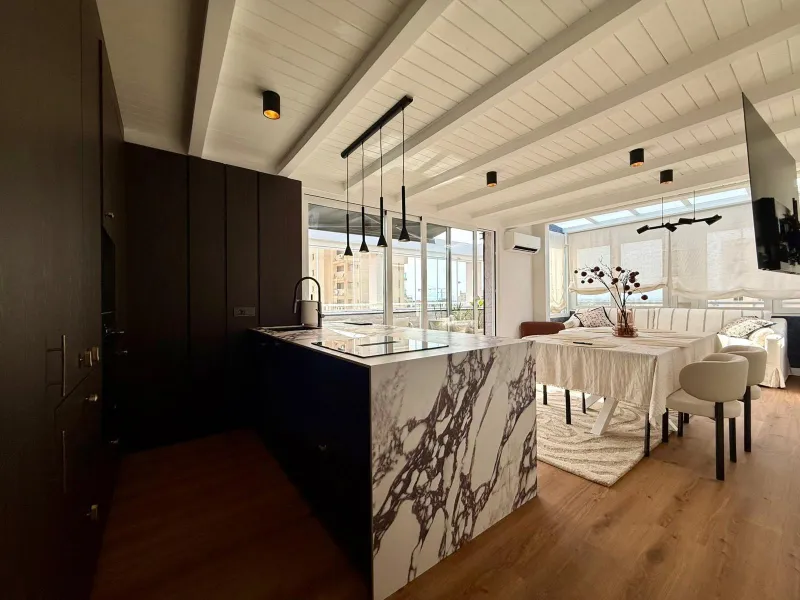 Ático dúplex con súper reforma, 4 dormitorios, piscina y terraza a 900 m del mar en Guardamar del Segura