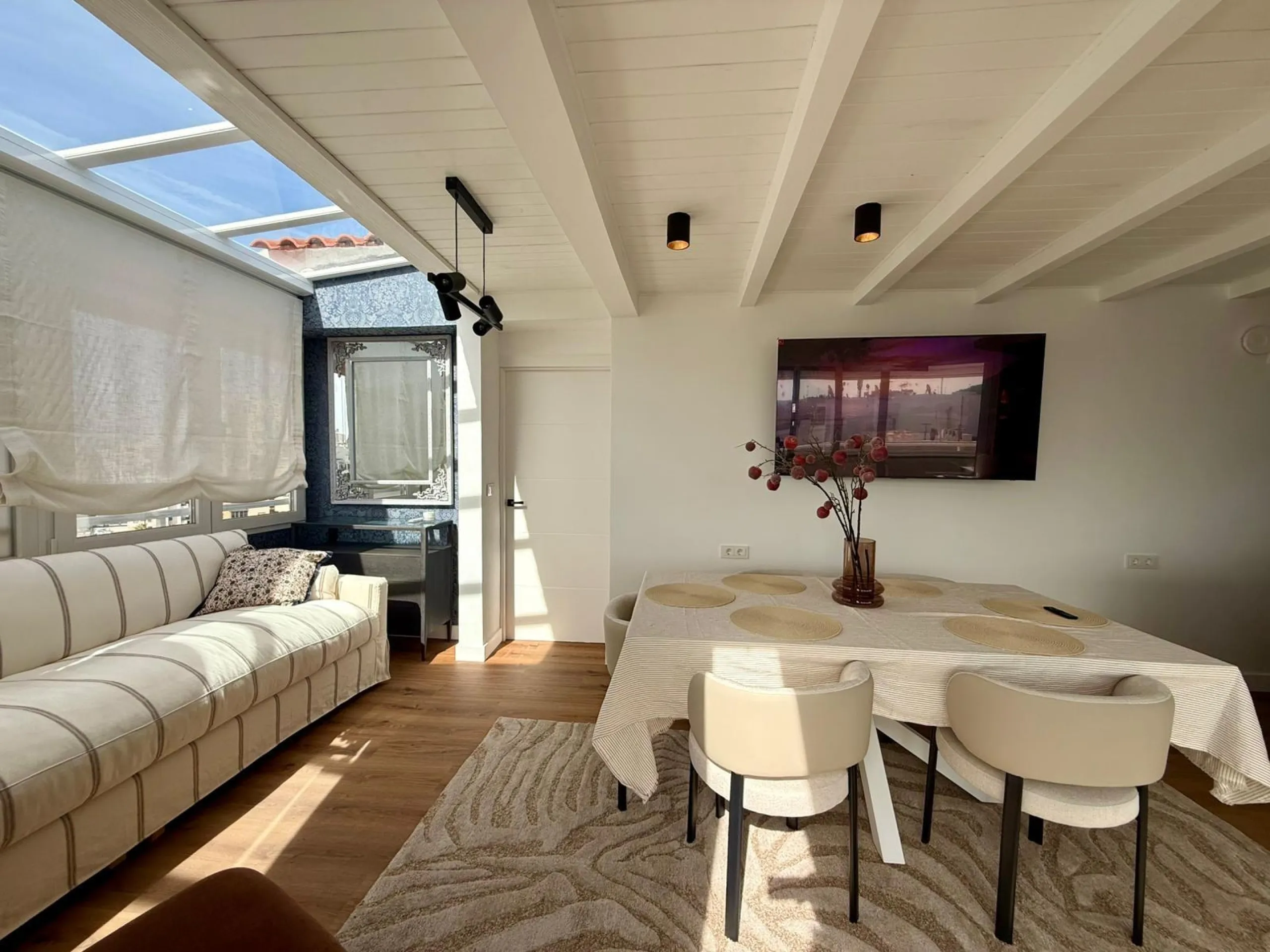 Ático dúplex con súper reforma, 4 dormitorios, piscina y terraza a 900 m del mar en Guardamar del Segura