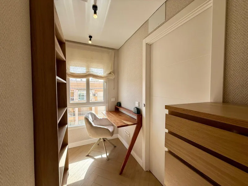 Ático dúplex con súper reforma, 4 dormitorios, piscina y terraza a 900 m del mar en Guardamar del Segura