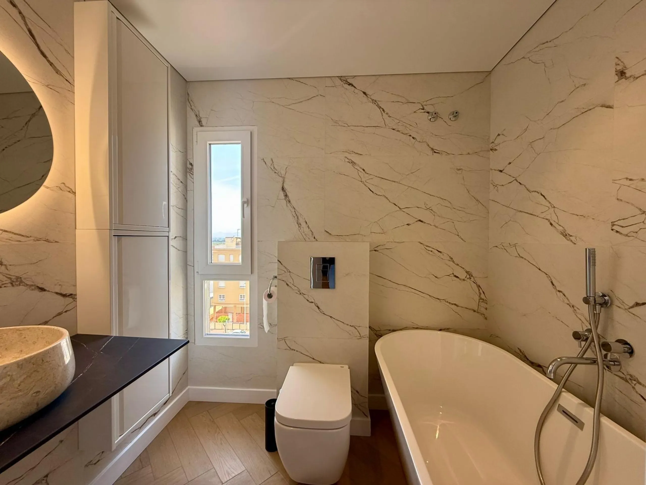 Ático dúplex con súper reforma, 4 dormitorios, piscina y terraza a 900 m del mar en Guardamar del Segura