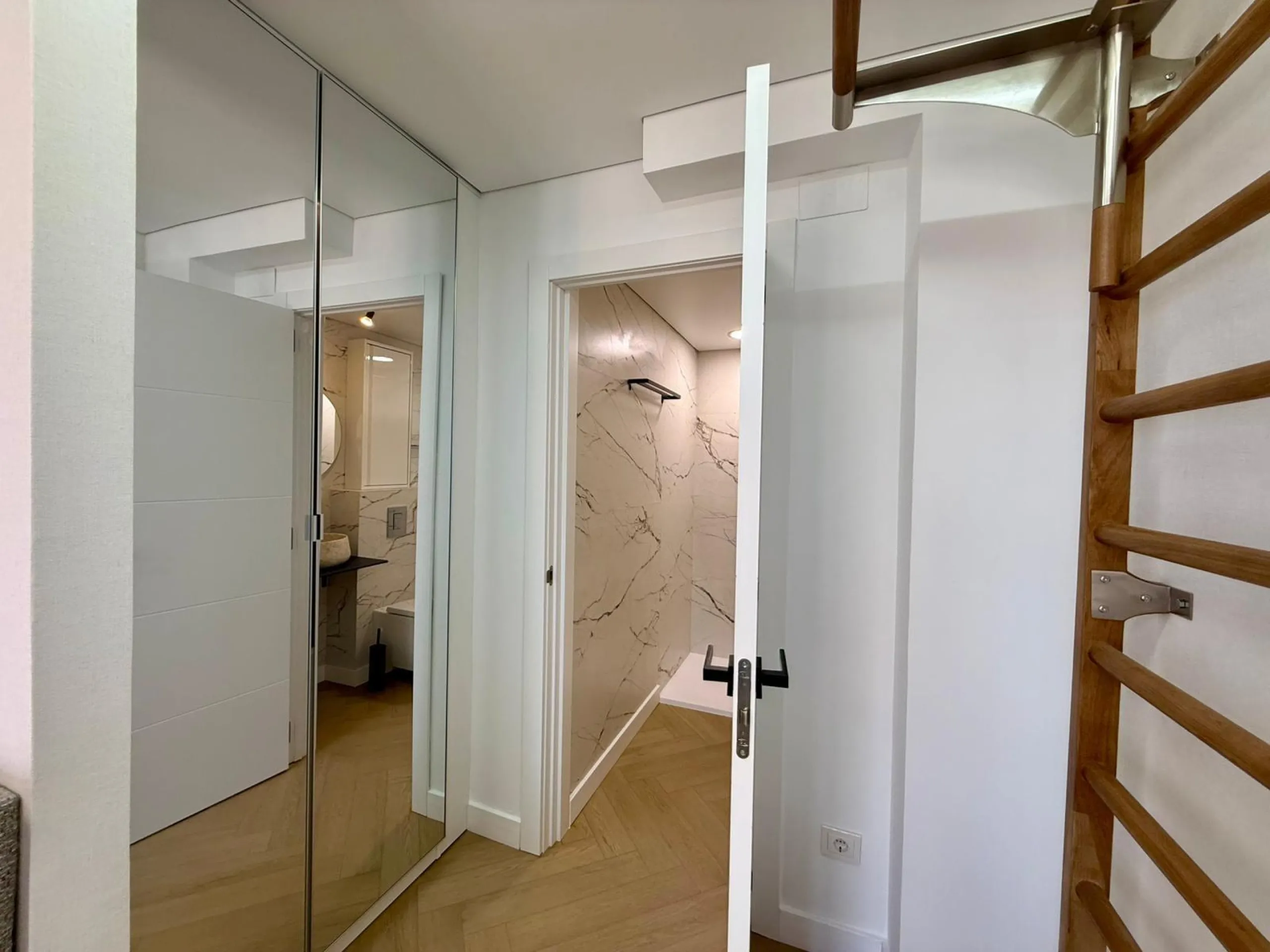 Ático dúplex con súper reforma, 4 dormitorios, piscina y terraza a 900 m del mar en Guardamar del Segura