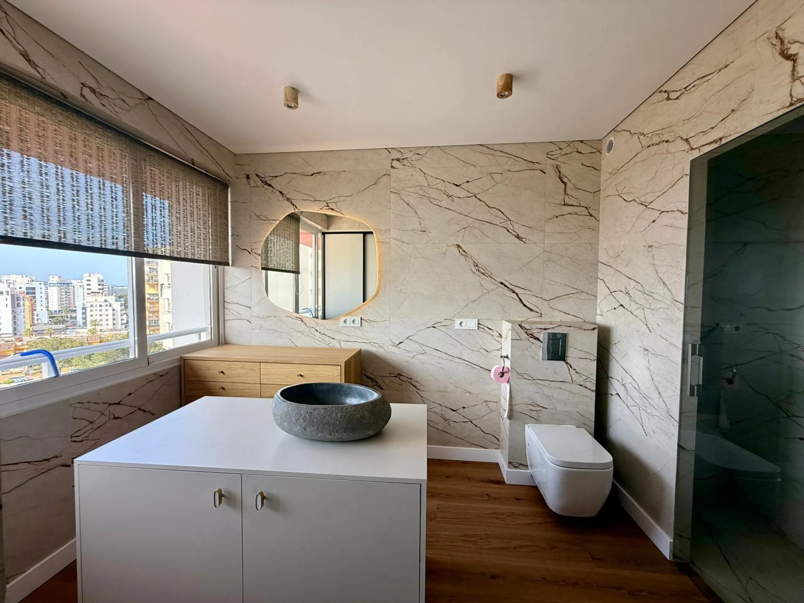 Ático dúplex con súper reforma, 4 dormitorios, piscina y terraza a 900 m del mar en Guardamar del Segura
