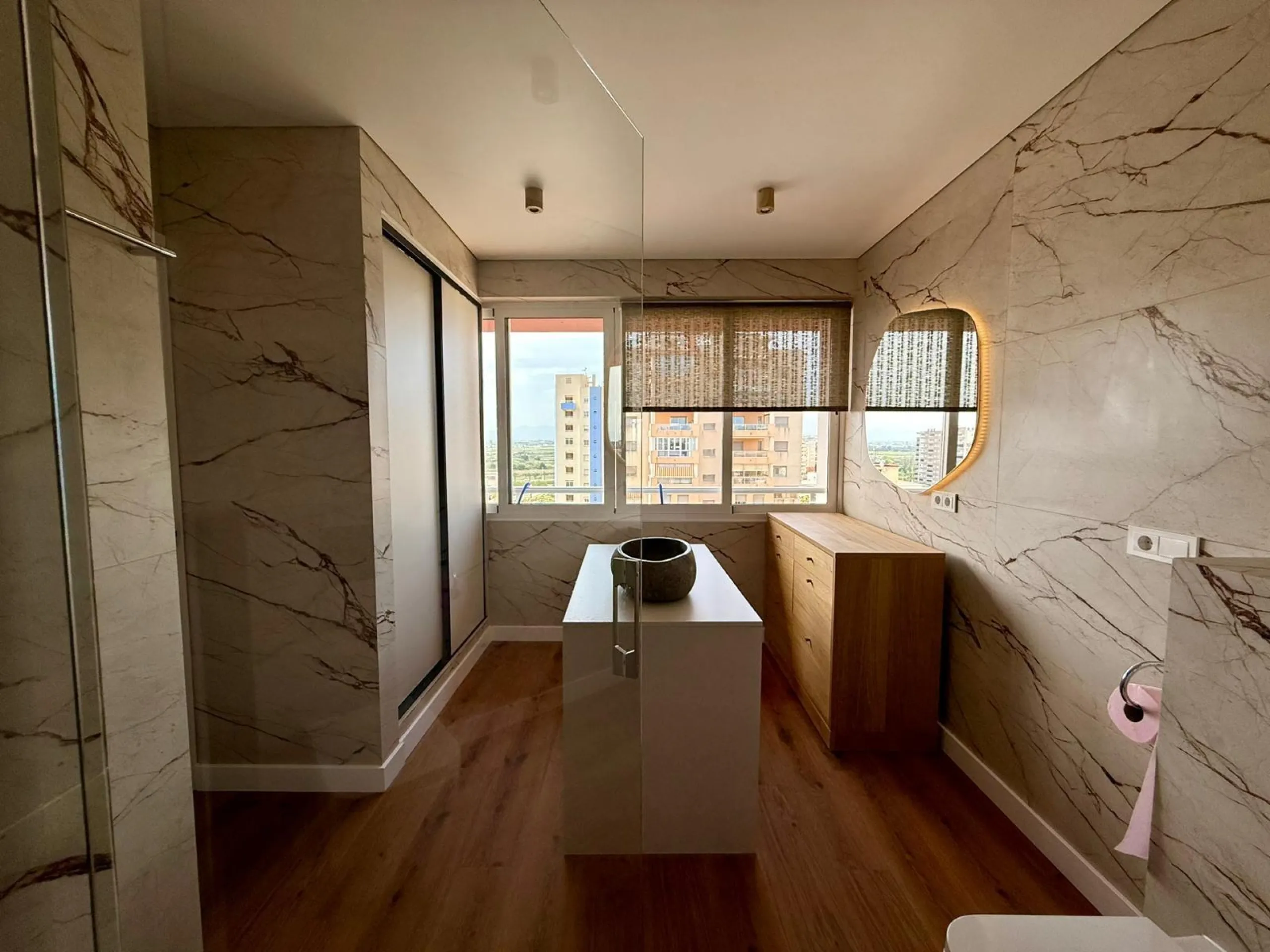 Ático dúplex con súper reforma, 4 dormitorios, piscina y terraza a 900 m del mar en Guardamar del Segura