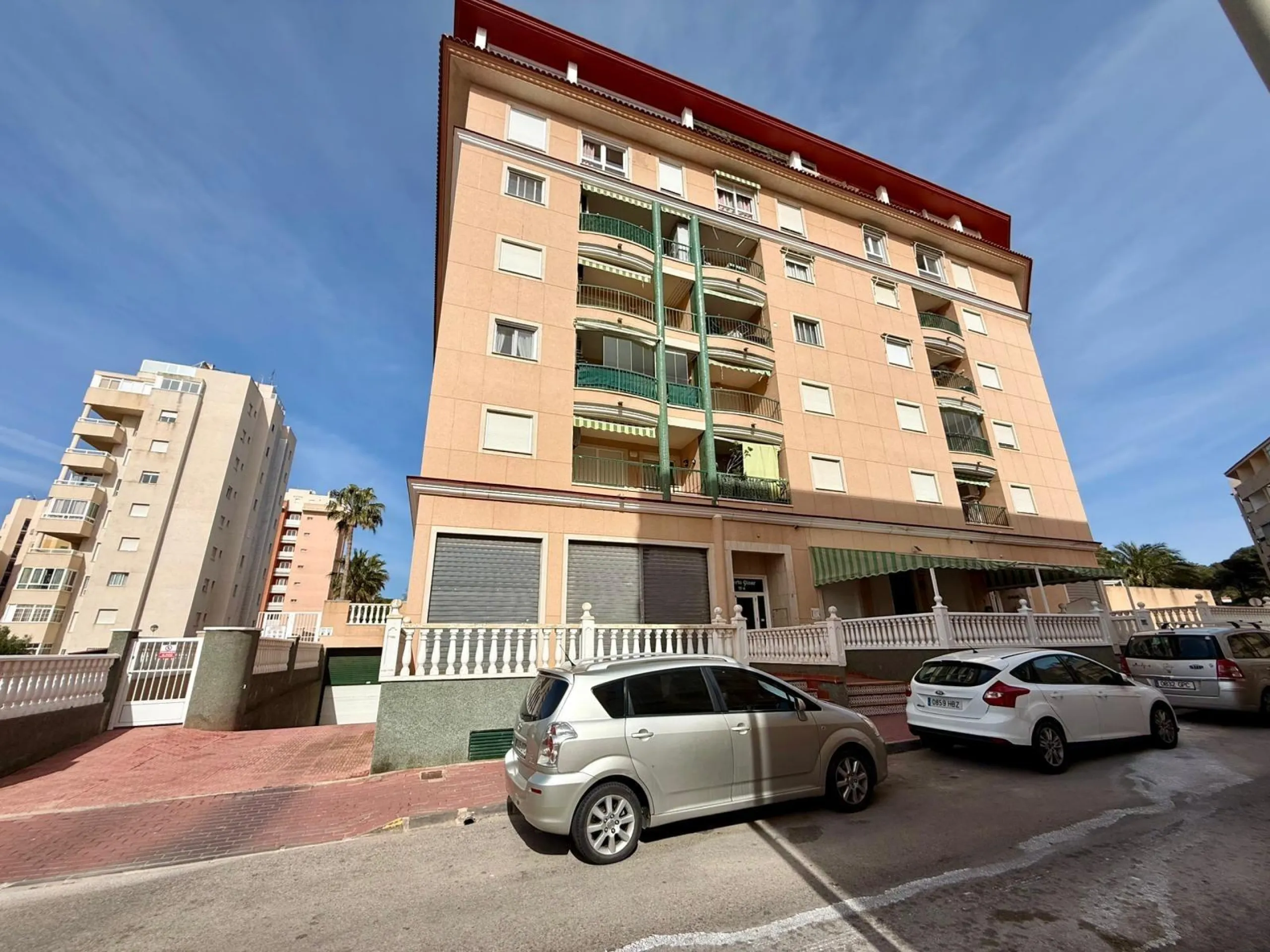 Ático dúplex con súper reforma, 4 dormitorios, piscina y terraza a 900 m del mar en Guardamar del Segura