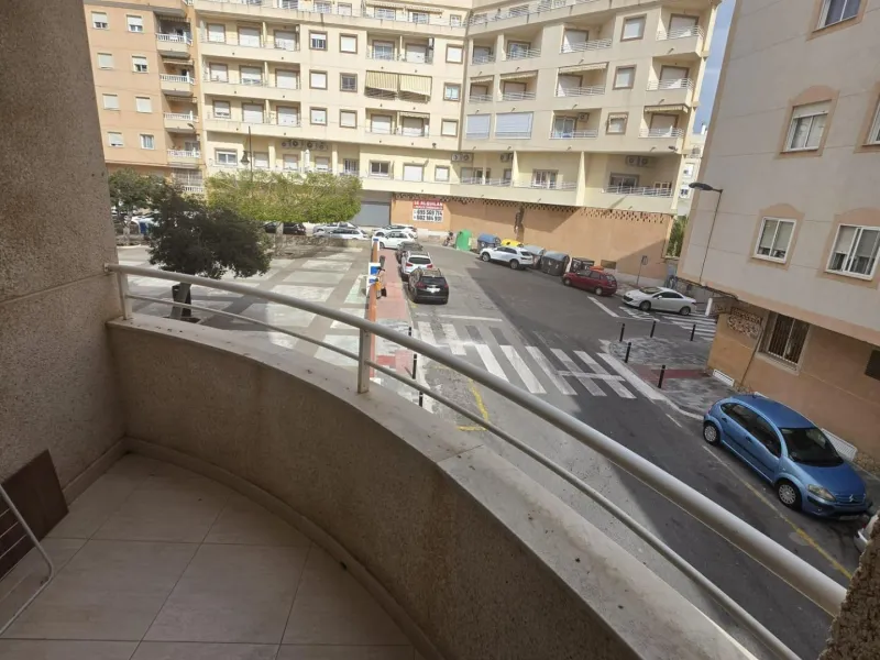 TORREVIEJA 3 HABS 2 BAÑOS TERRAZA 136.000 €