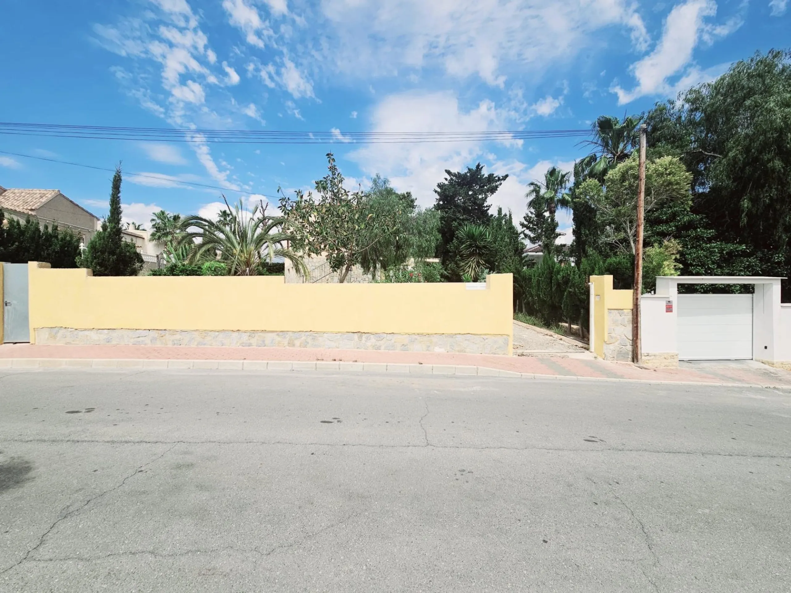 CHALET TO RENOVATE IN LOS BALCONES WITH TWO FLOORS