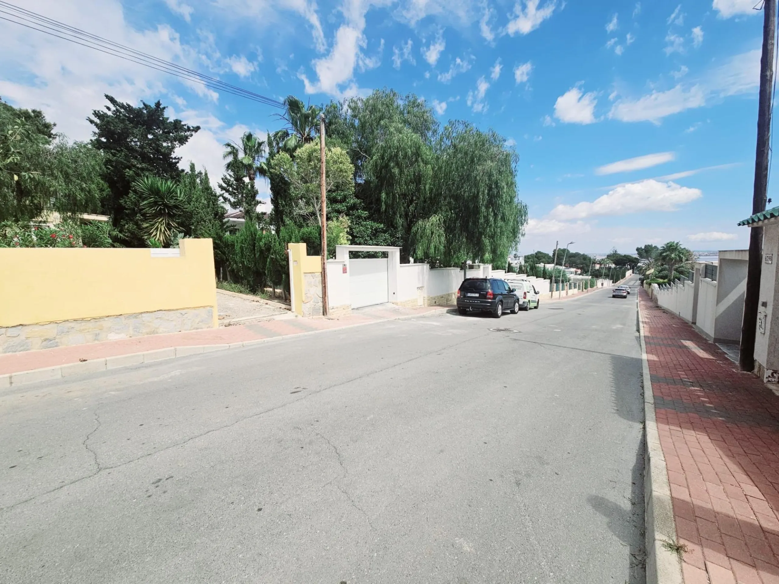 CHALET TO RENOVATE IN LOS BALCONES WITH TWO FLOORS