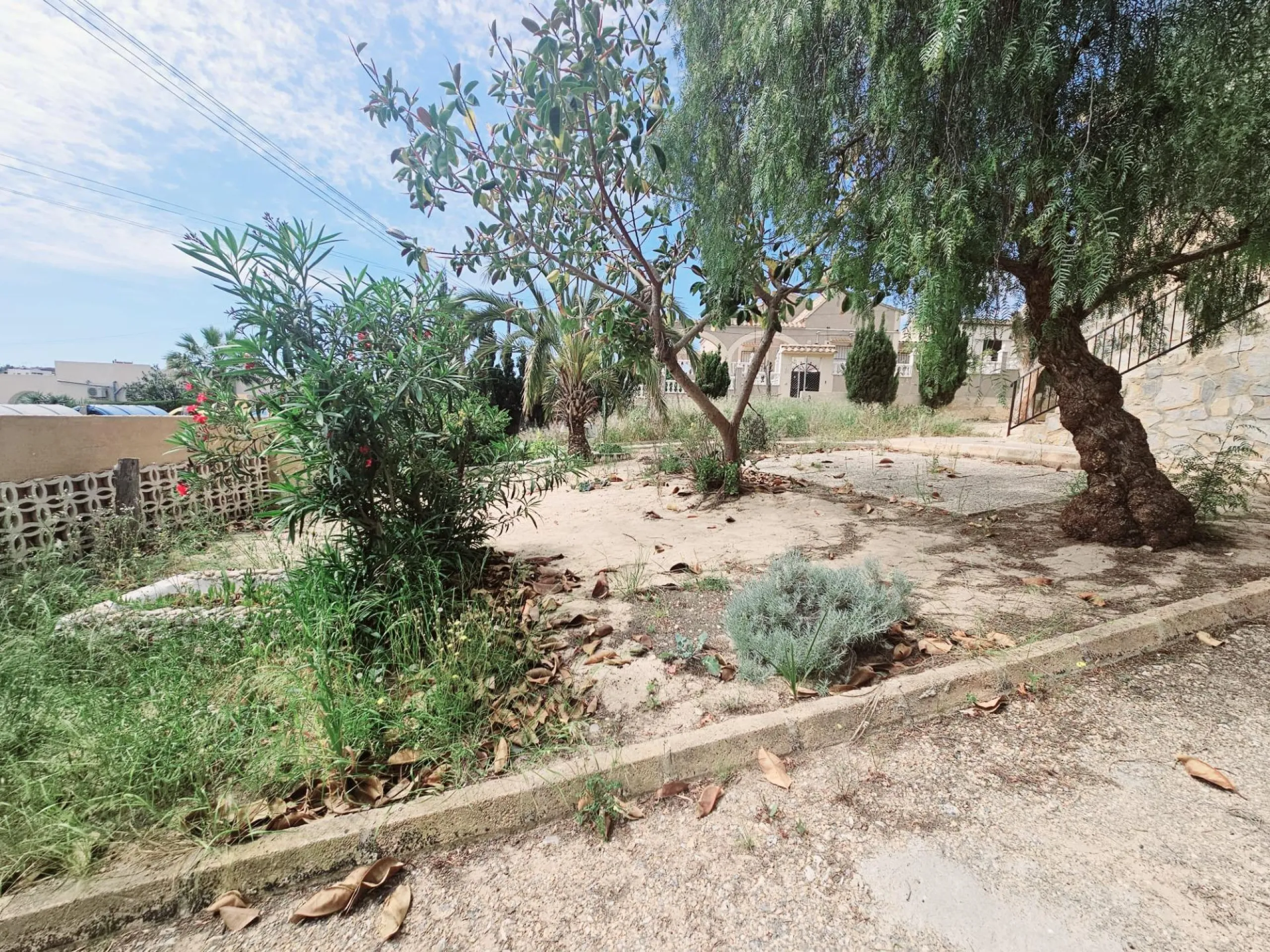 CHALET TO RENOVATE IN LOS BALCONES WITH TWO FLOORS