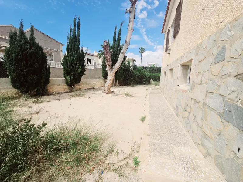 CHALET TO RENOVATE IN LOS BALCONES WITH TWO FLOORS