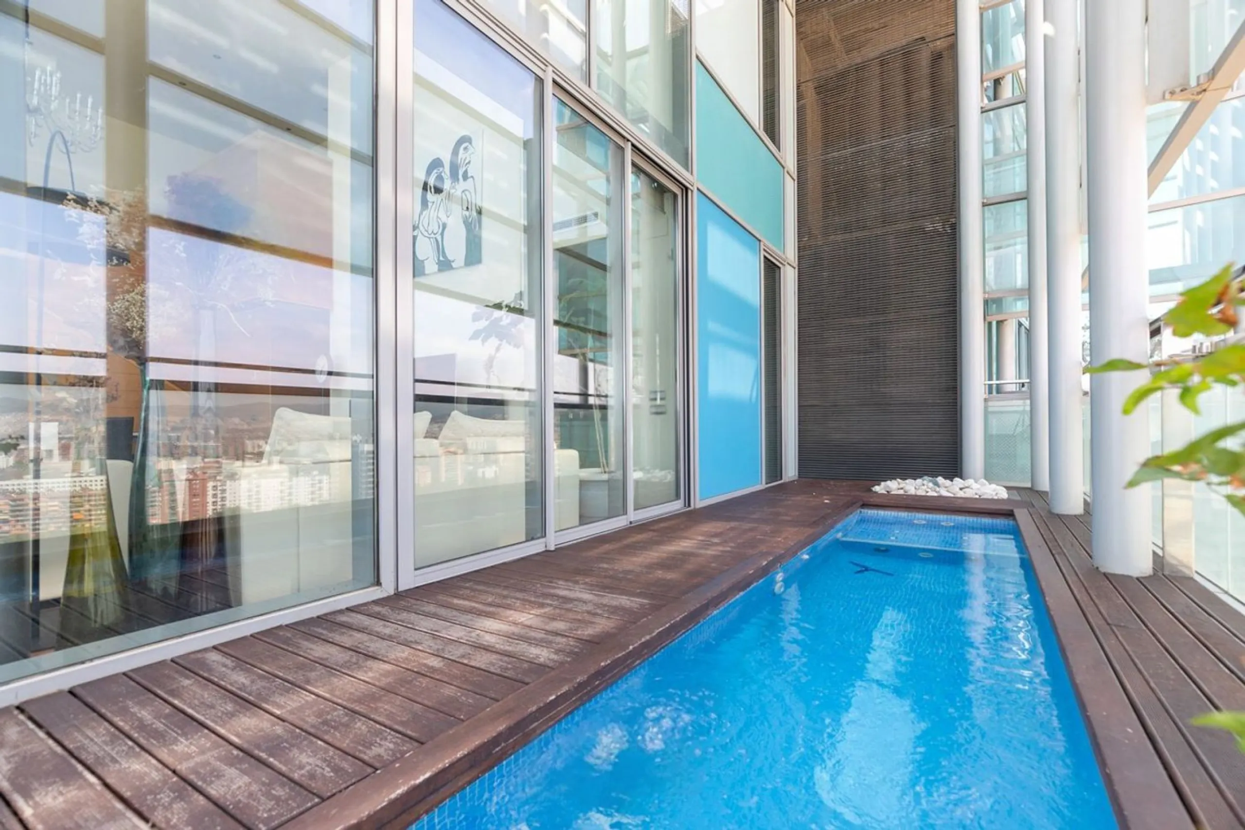 Ático con terraza, jacuzzi y vistas al mar en Diagonal Mar, Barcelona