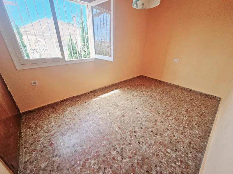 CHALET TO RENOVATE IN LOS BALCONES WITH TWO FLOORS