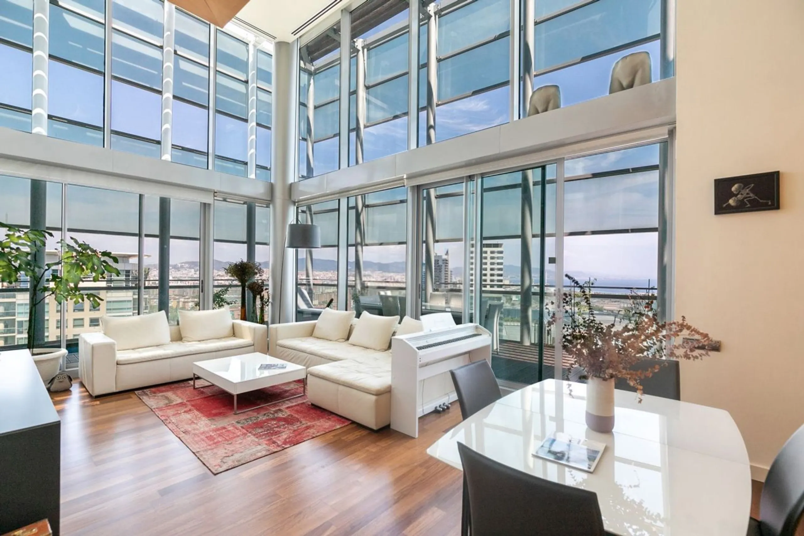 Ático con terraza, jacuzzi y vistas al mar en Diagonal Mar, Barcelona