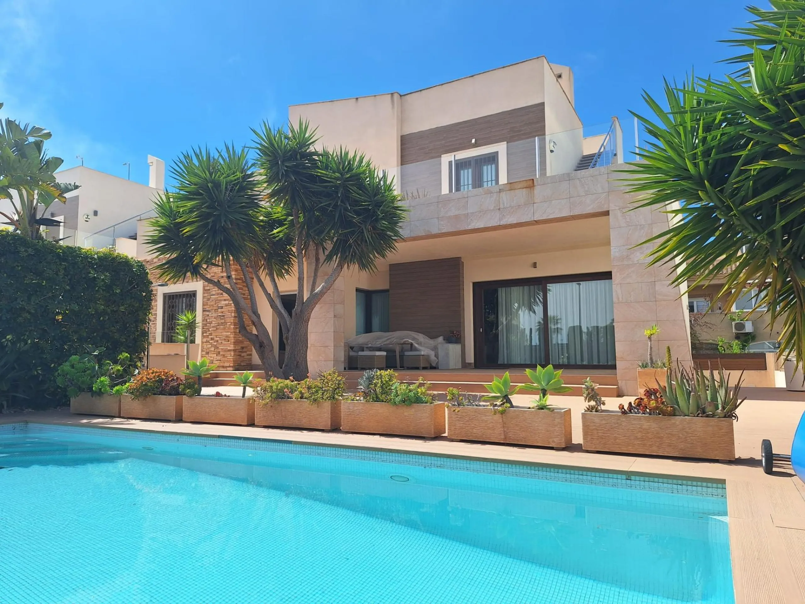 Exquisita Villa Moderna en Torreblanca, Torrevieja