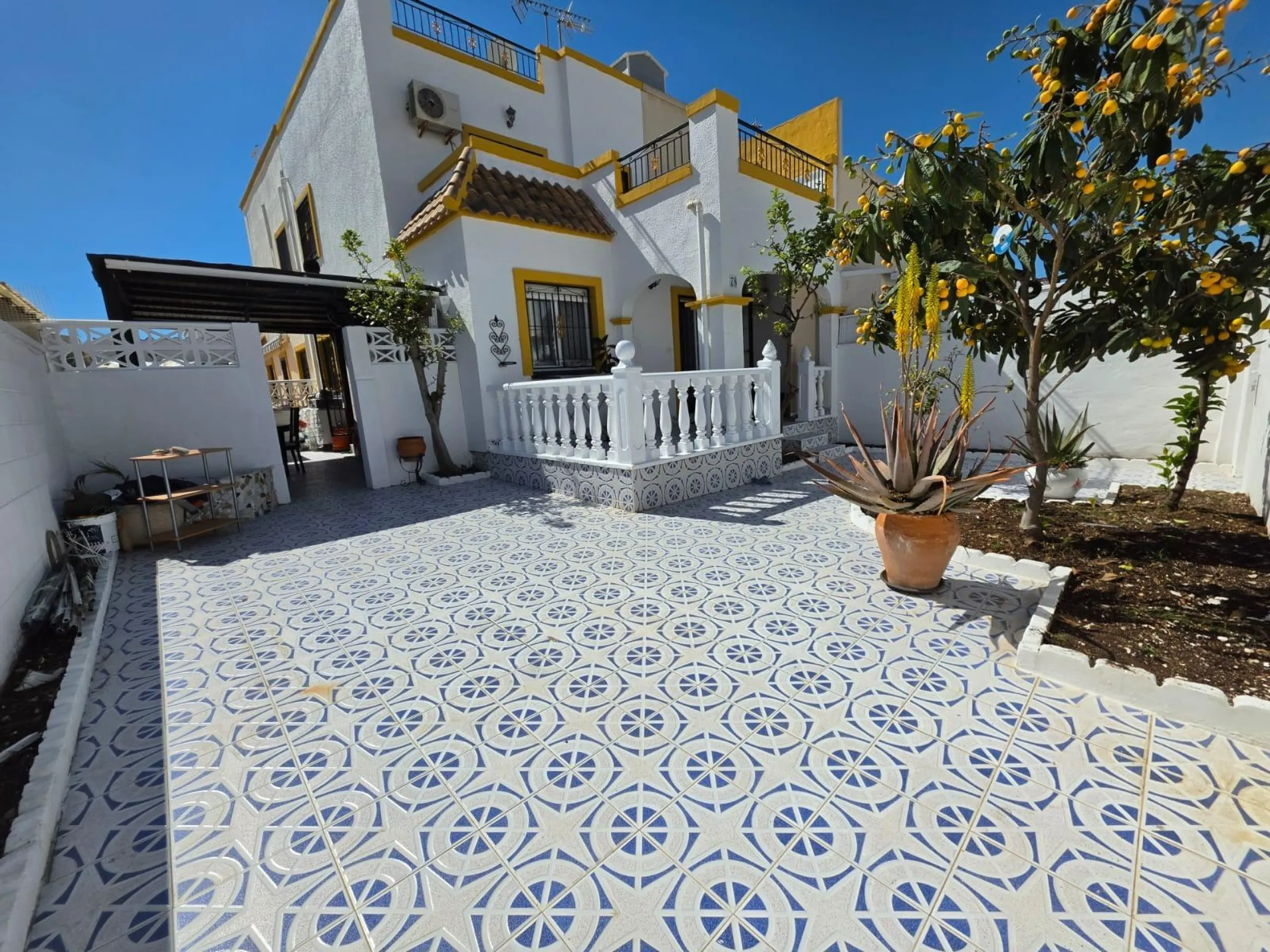 GREAT TOWNHOUSE, 3 BEDROOMS, 2 BATHROOMS, POOL