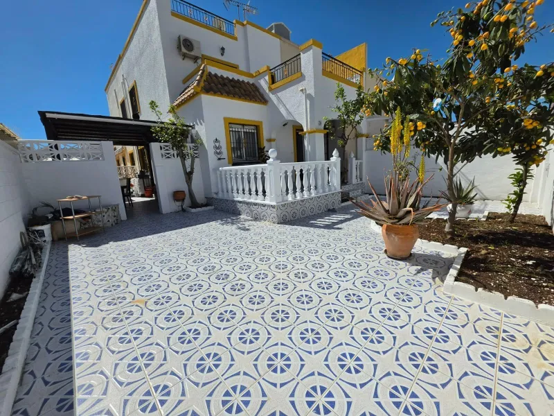GREAT TOWNHOUSE, 3 BEDROOMS, 2 BATHROOMS, POOL
