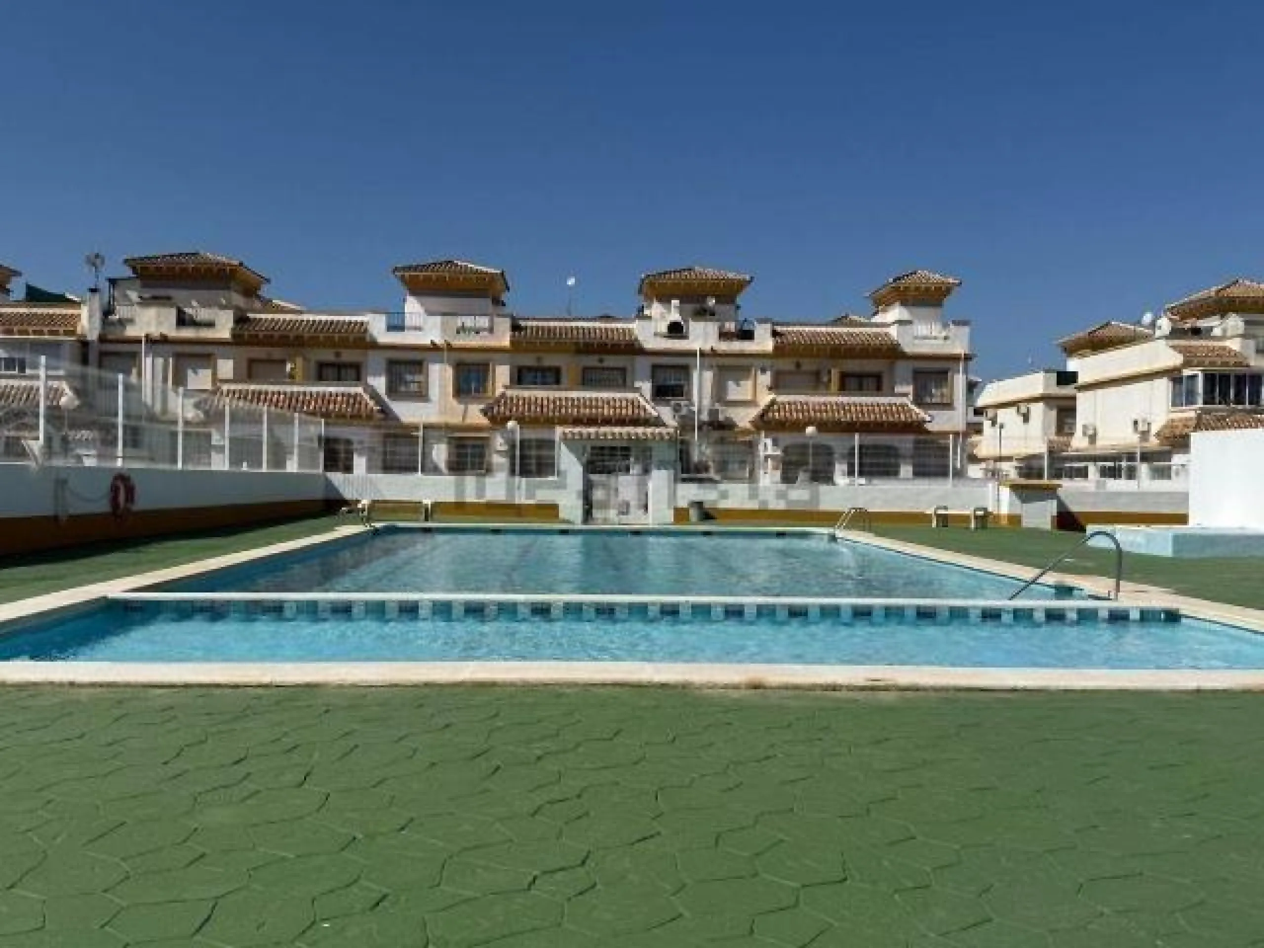 GREAT TOWNHOUSE, 3 BEDROOMS, 2 BATHROOMS, POOL