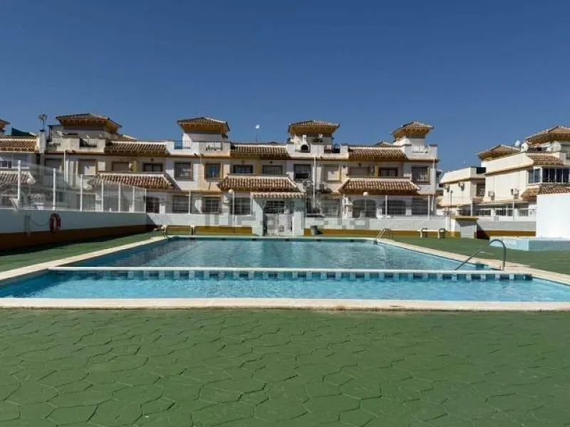 GREAT TOWNHOUSE, 3 BEDROOMS, 2 BATHROOMS, POOL