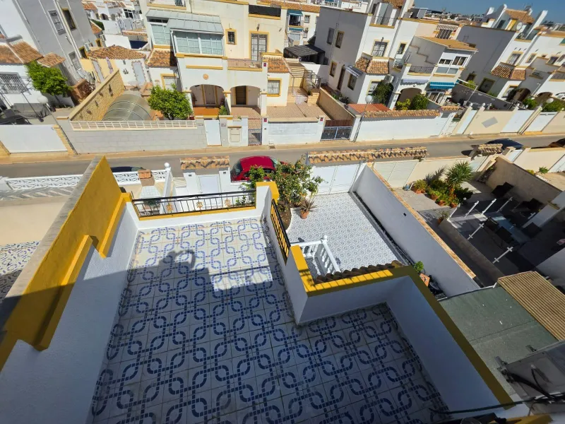 GREAT TOWNHOUSE, 3 BEDROOMS, 2 BATHROOMS, POOL