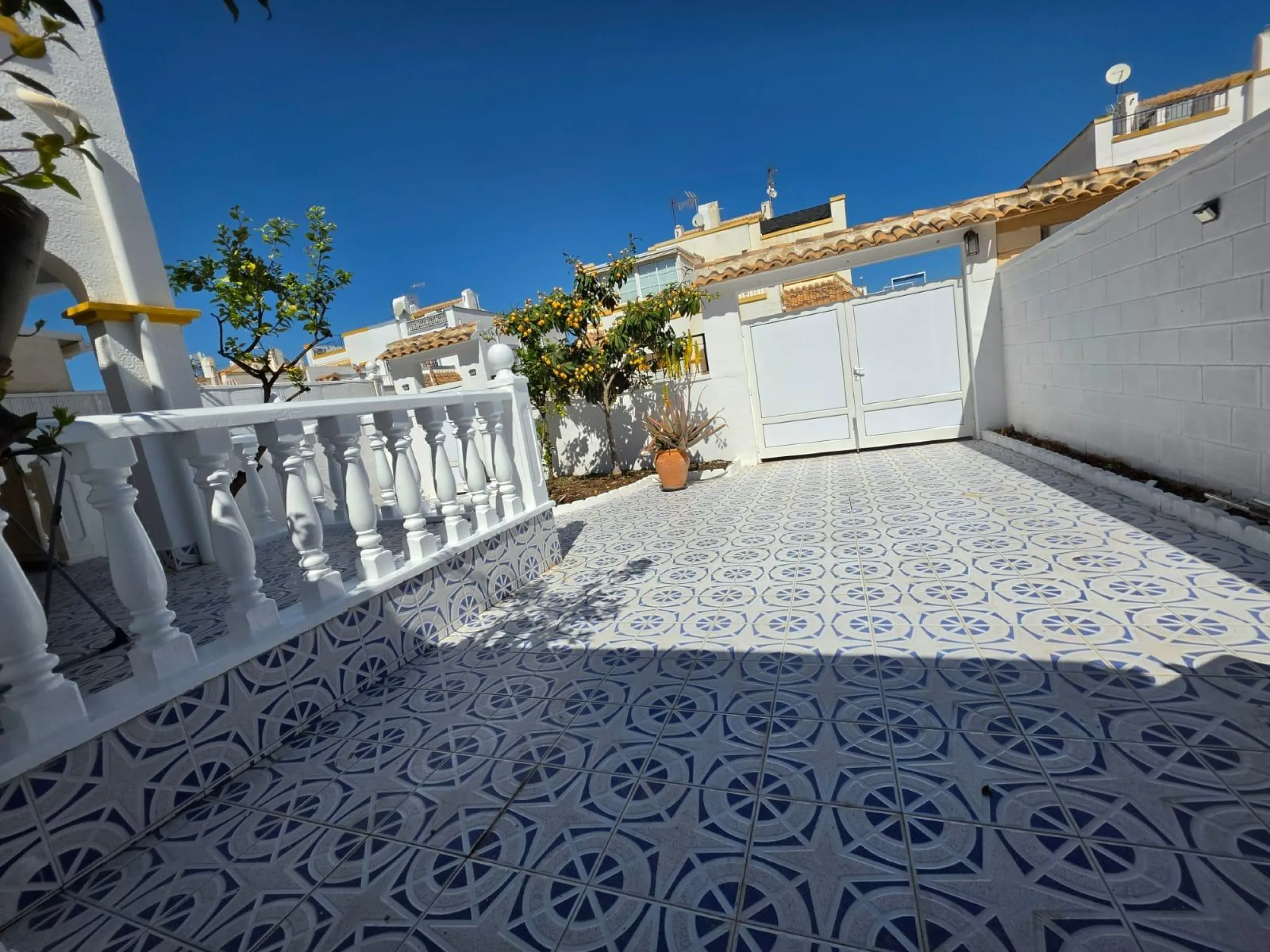 GREAT TOWNHOUSE, 3 BEDROOMS, 2 BATHROOMS, POOL